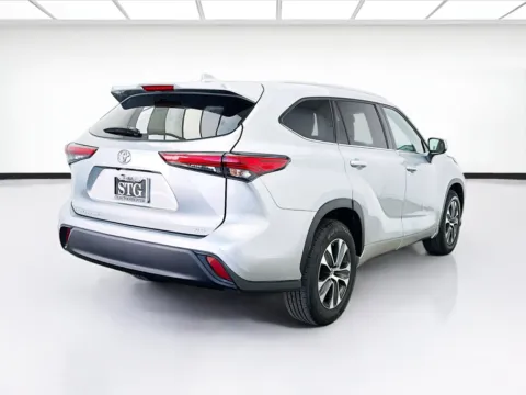 More photos of 2022 Toyota Highlander XLE at STG Bellflower, CA