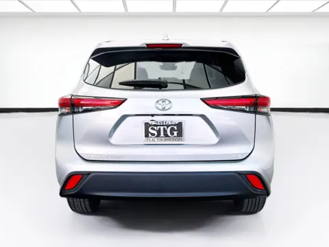 More photos of 2022 Toyota Highlander XLE at STG Bellflower, CA