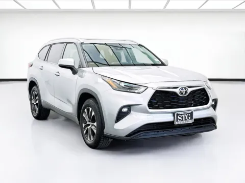 Another view of 2022 Toyota Highlander XLE for sale in Bellflower, CA at STG Bellflower