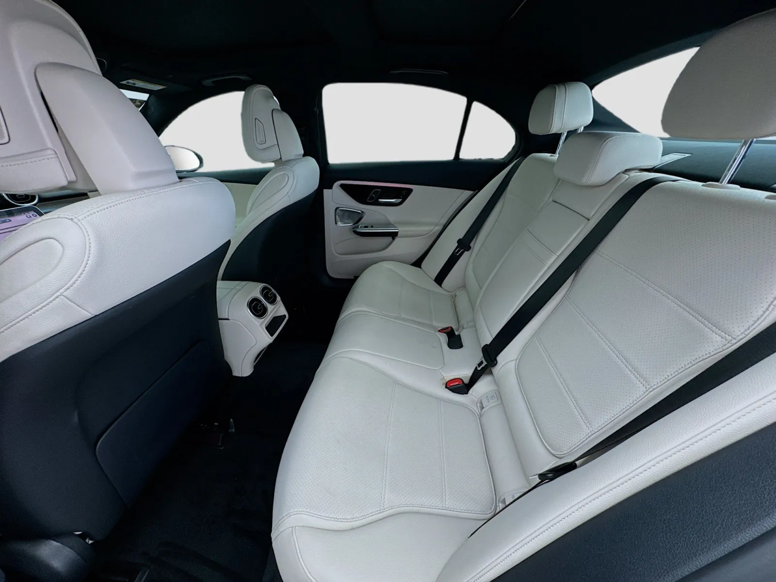 Mercedes-Benz C-Class photo 16
