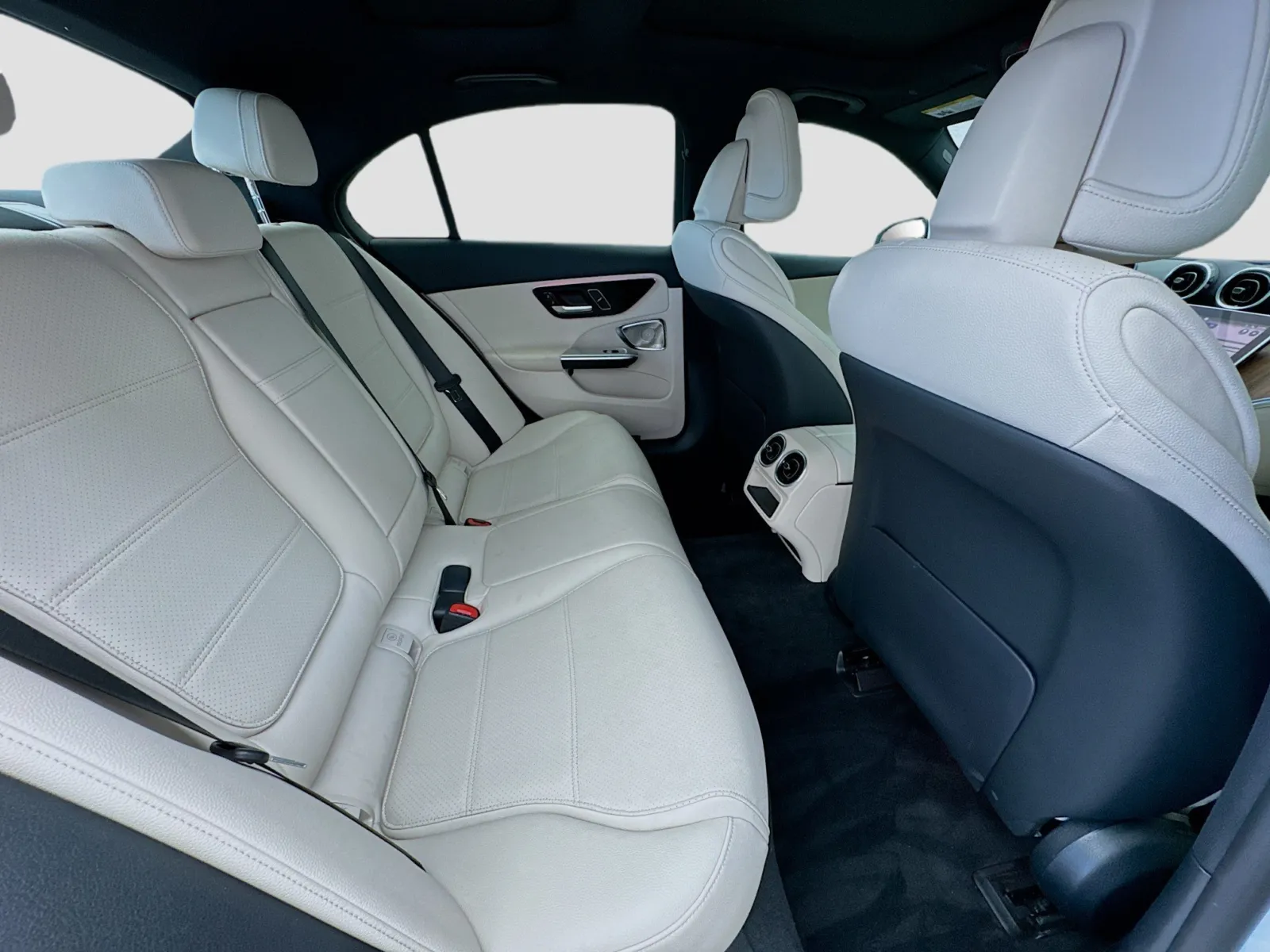 Mercedes-Benz C-Class photo 19