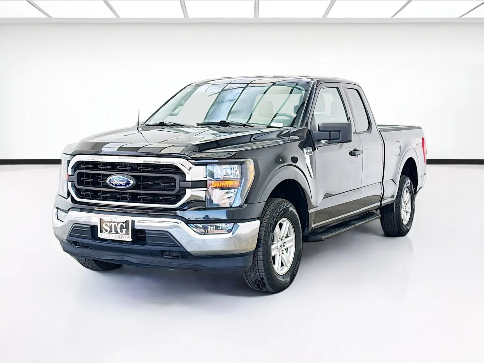 Black 2023 Ford F-150 XLT for sale in Bellflower, CA
