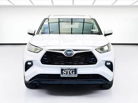 Photos of 2022 Toyota Highlander XLE for sale in Bellflower, CA at STG Bellflower