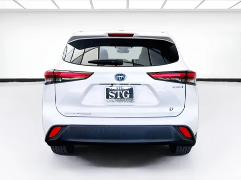 More photos of 2022 Toyota Highlander XLE at STG Bellflower, CA