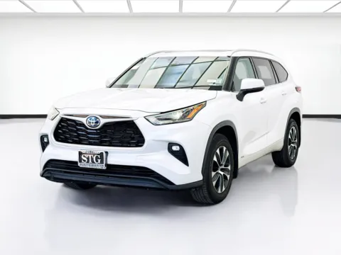 White 2022 Toyota Highlander XLE for sale in Bellflower, CA