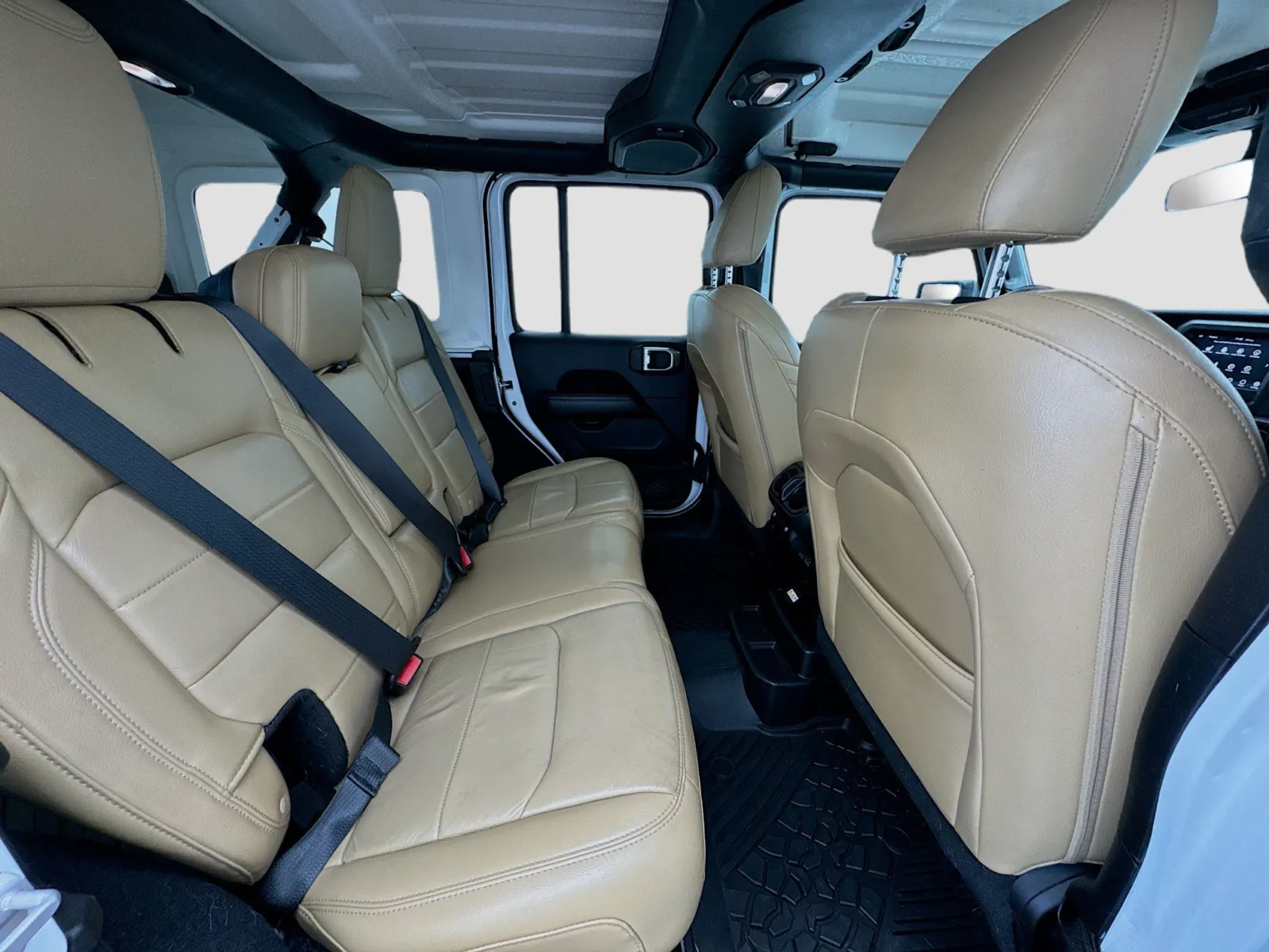 Jeep Wrangler photo 19