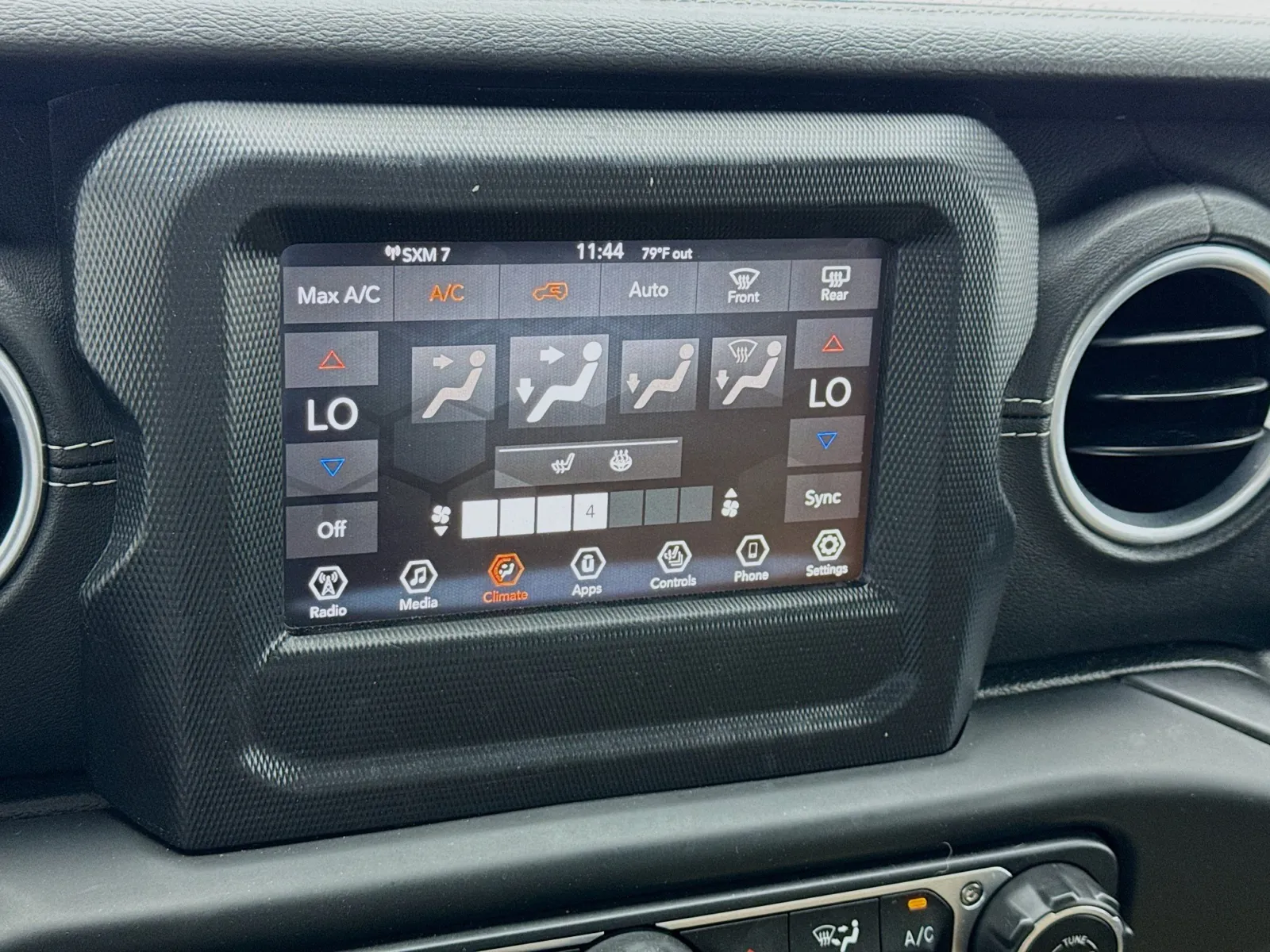 Jeep Wrangler photo 12