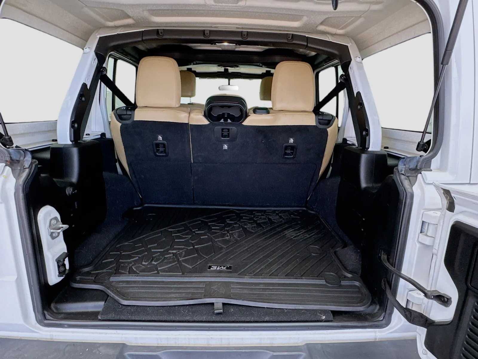 Jeep Wrangler photo 18