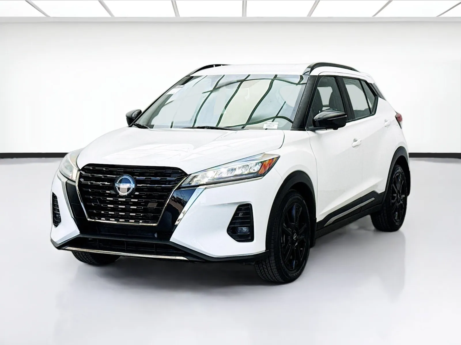 White 2023 Nissan Kicks SR for sale in Bellflower, CA