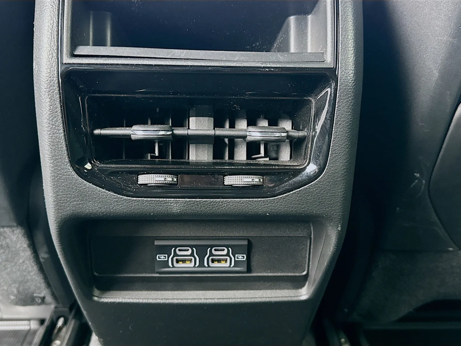 Jeep Grand Cherokee photo 17
