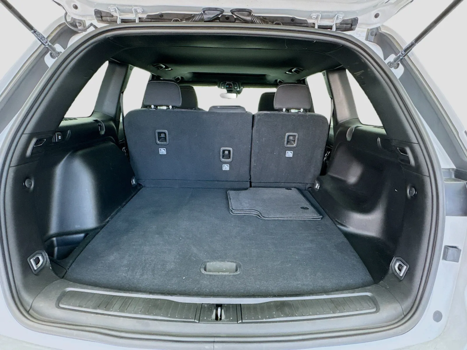 Jeep Grand Cherokee photo 18