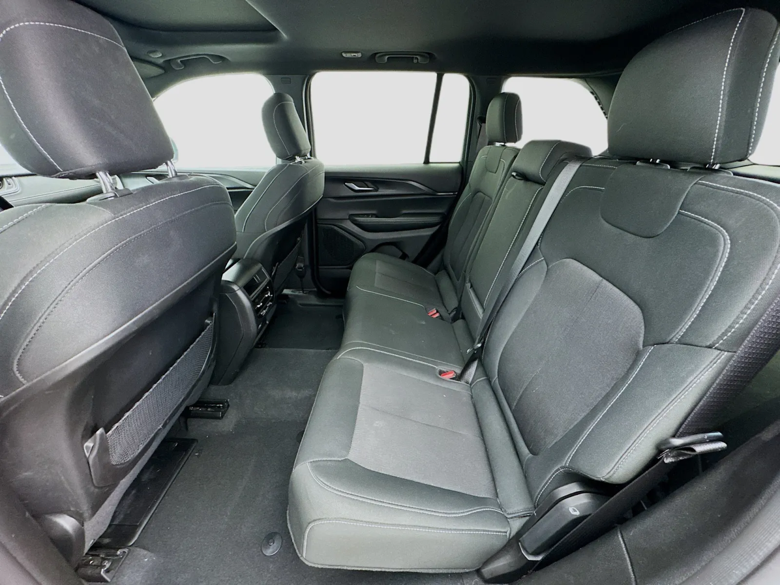 Jeep Grand Cherokee photo 16