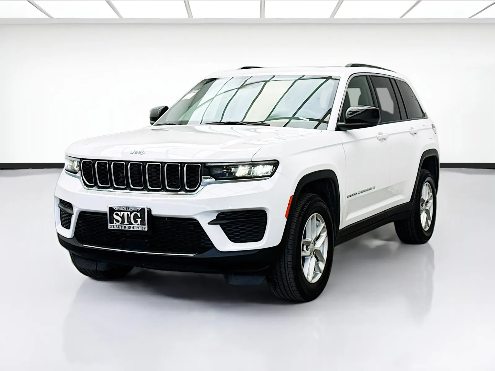 White 2024 Jeep Grand Cherokee Laredo X for sale in Bellflower, CA
