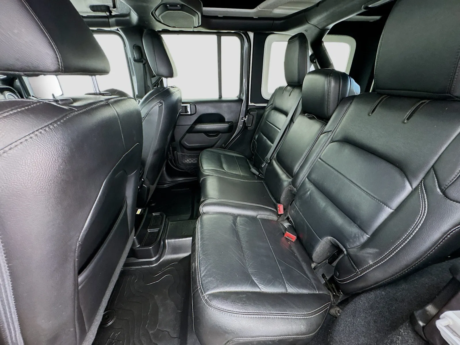 Jeep Wrangler photo 15