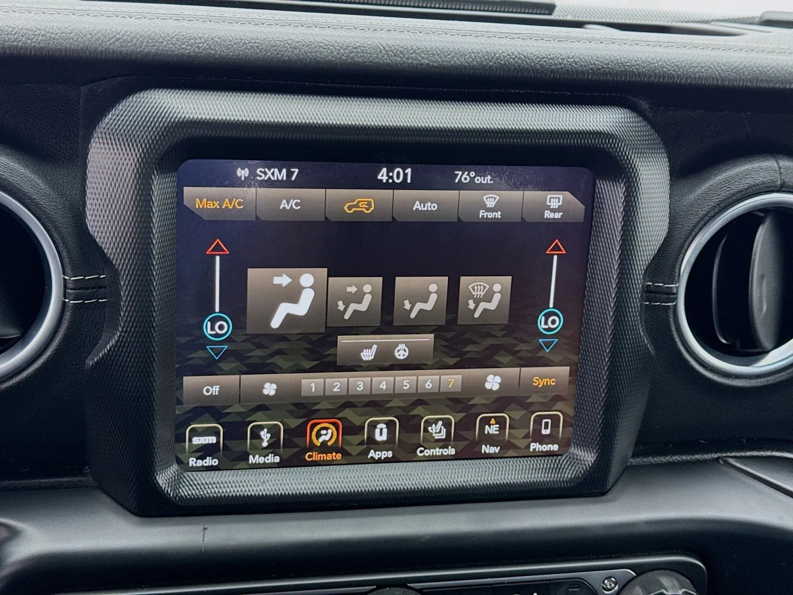 Jeep Wrangler photo 12
