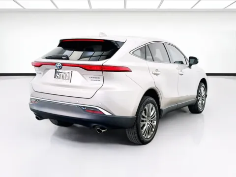 More photos of 2021 Toyota Venza Limited at STG Bellflower, CA