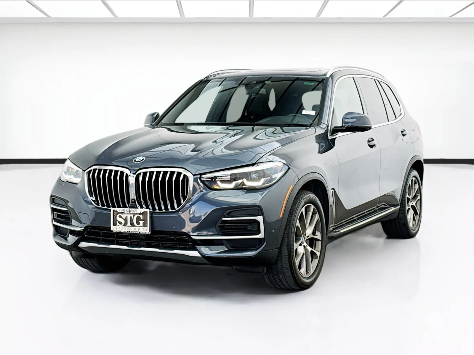 Gray 2022 BMW X5 sDrive40i for sale in Bellflower, CA
