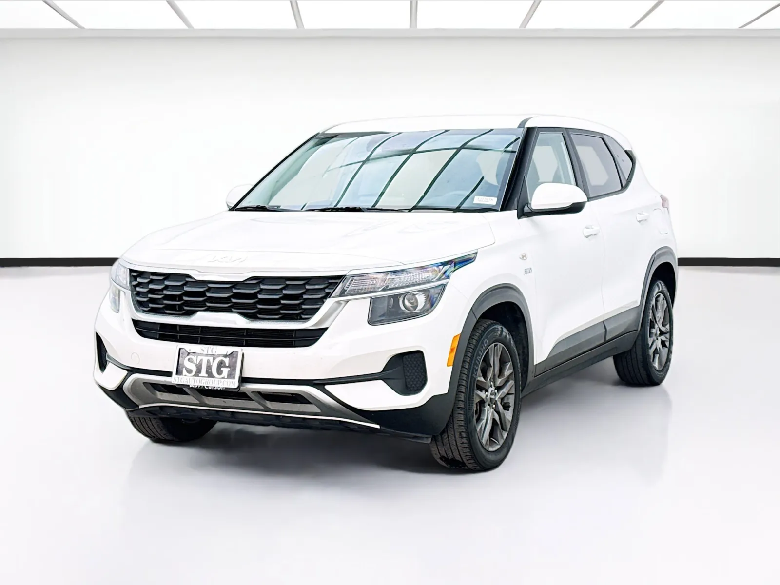 White 2023 Kia Seltos LX for sale in Bellflower, CA
