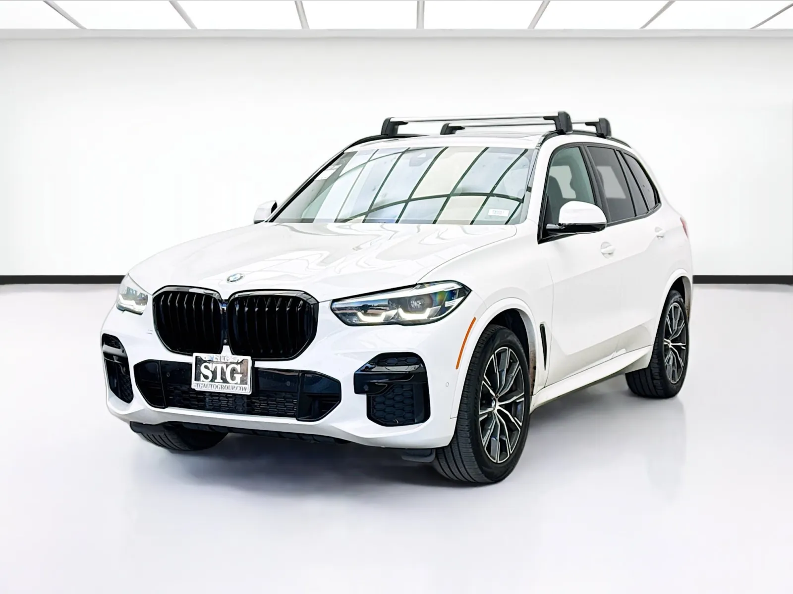 White 2023 BMW X5 sDrive40i M SPORT for sale in Bellflower, CA