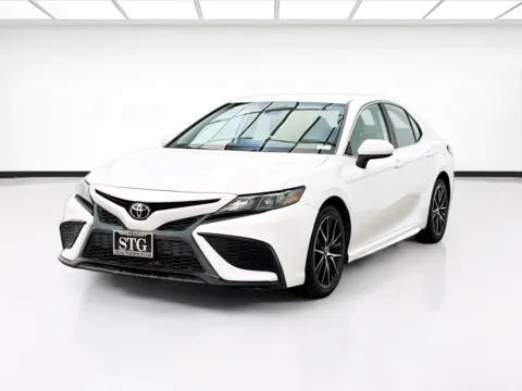 White 2021 Toyota Camry SE for sale in Bellflower, CA
