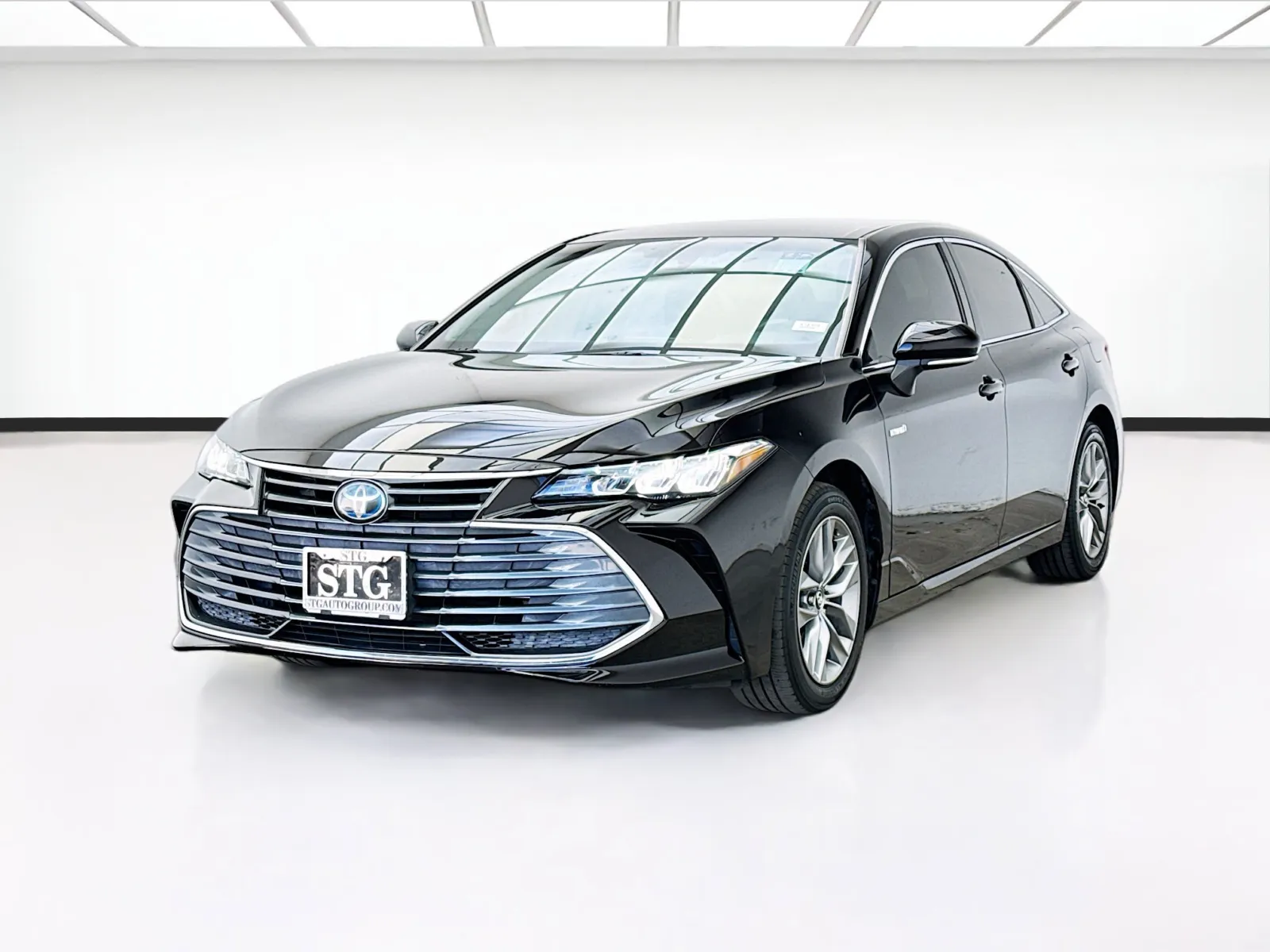 2020 Toyota Avalon XLE Hybrid's photo
