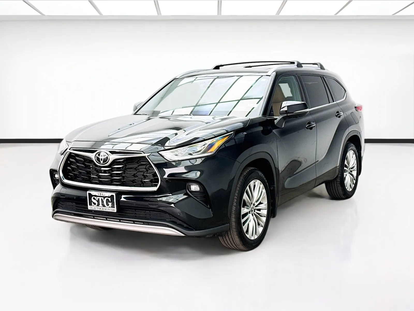 Black 2023 Toyota Highlander Platinum for sale in Bellflower, CA