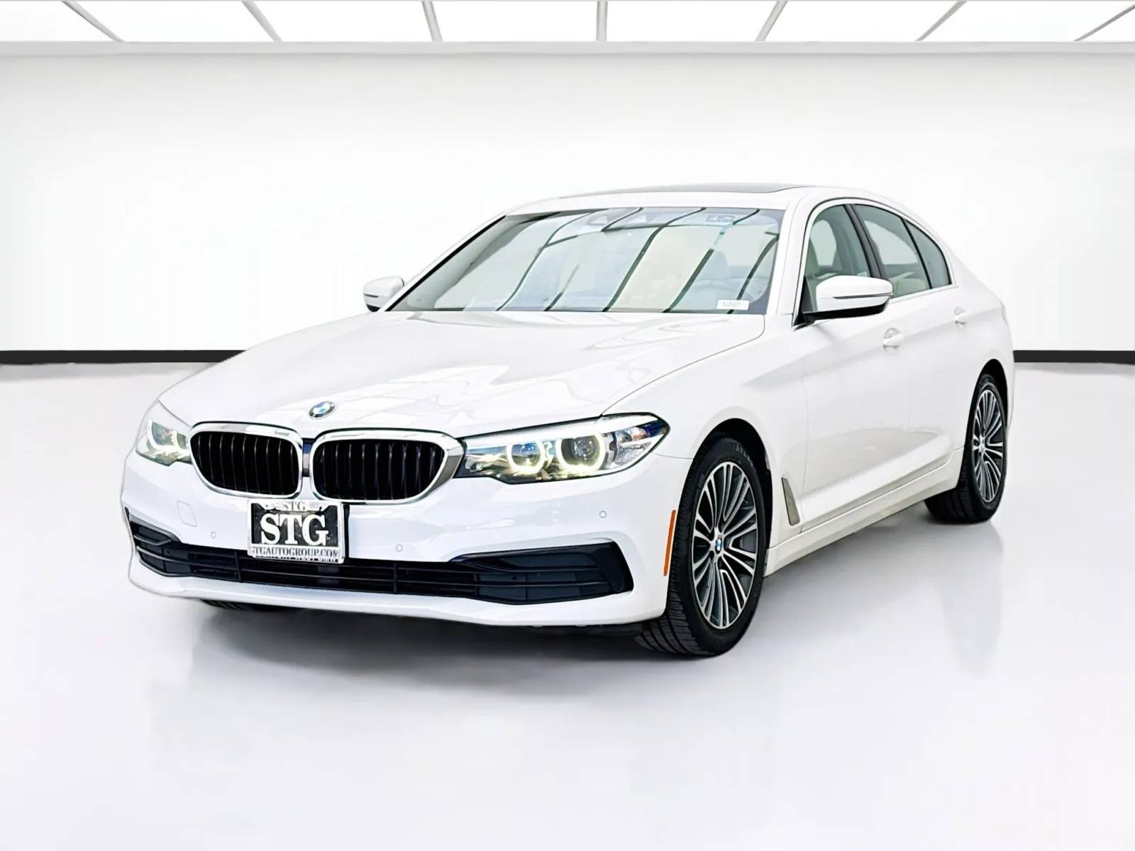 2019 BMW 5 Series 530i Sedan's photo