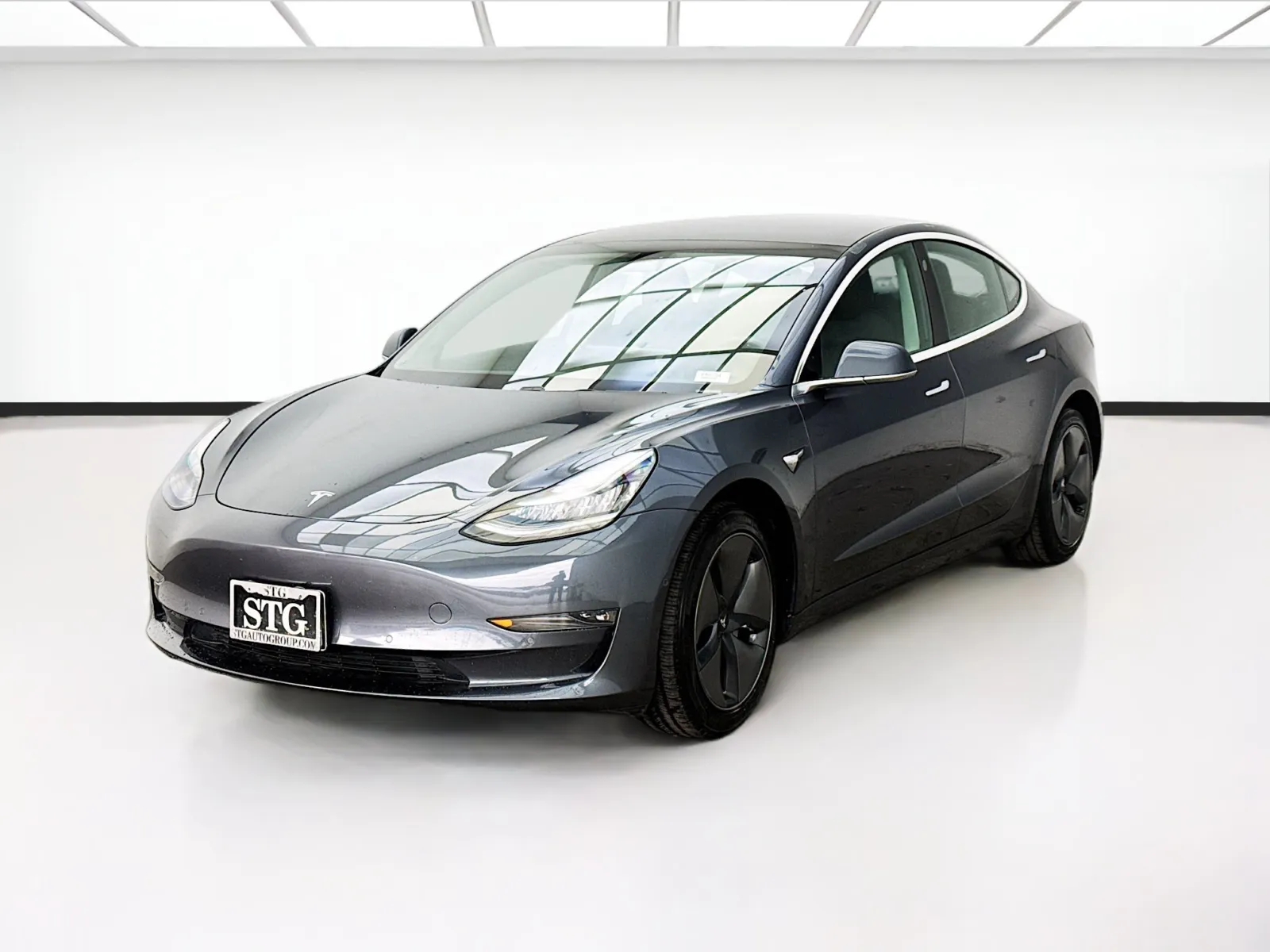 2019 Tesla Model 3 Standard Range Plus's photo
