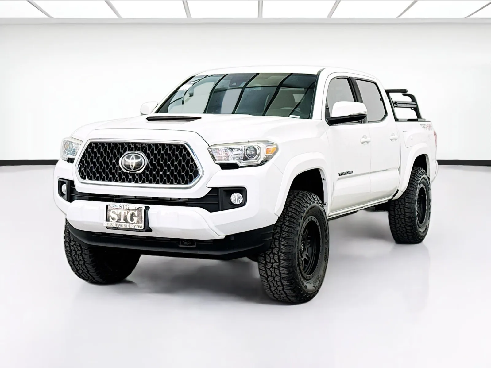 White 2019 Toyota Tacoma TRD Sport TECHNOLOGY PACKAGE & YAKIMA RACK V6 for sale in Bellflower, CA