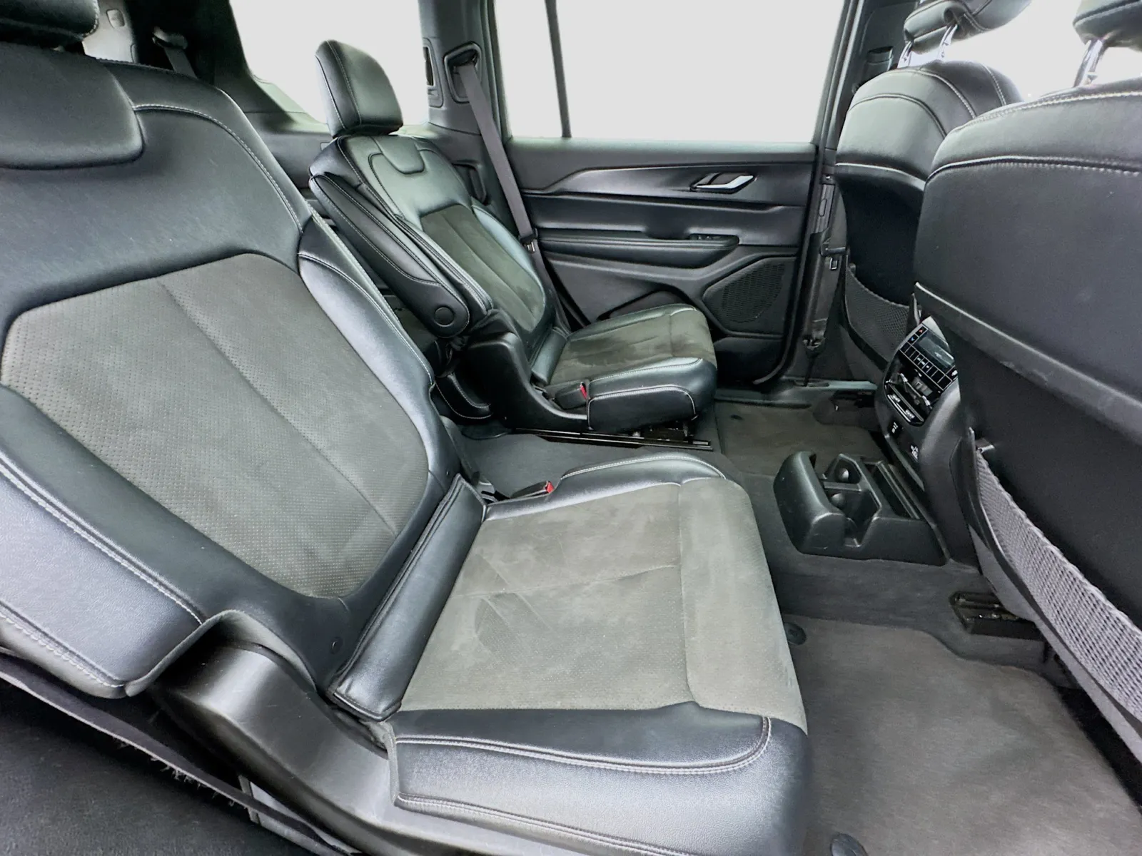 Jeep Grand Cherokee L photo 20