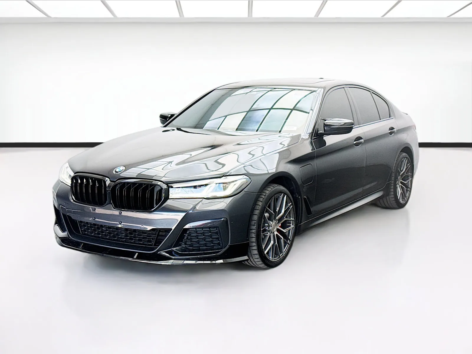 Gray 2021 BMW 5 Series 530e iPerformance for sale in Bellflower, CA