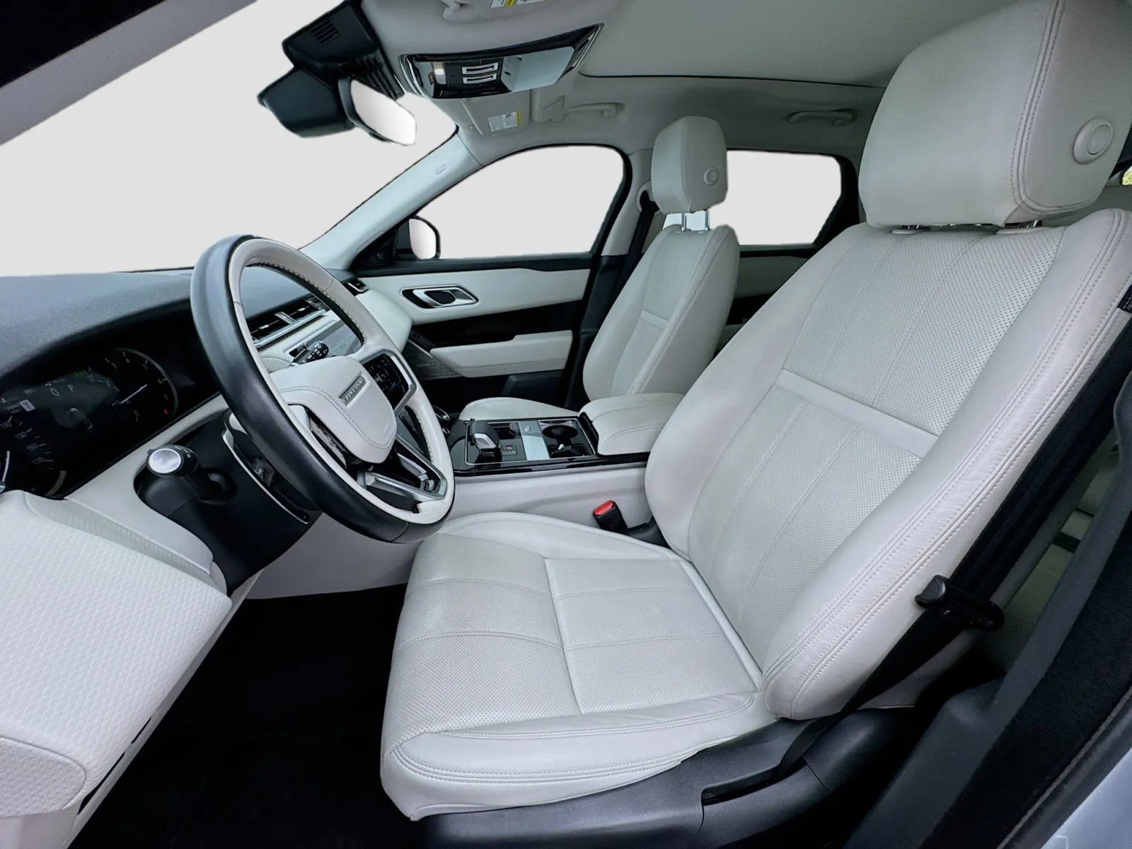 Land Rover Range Rover Velar photo 13