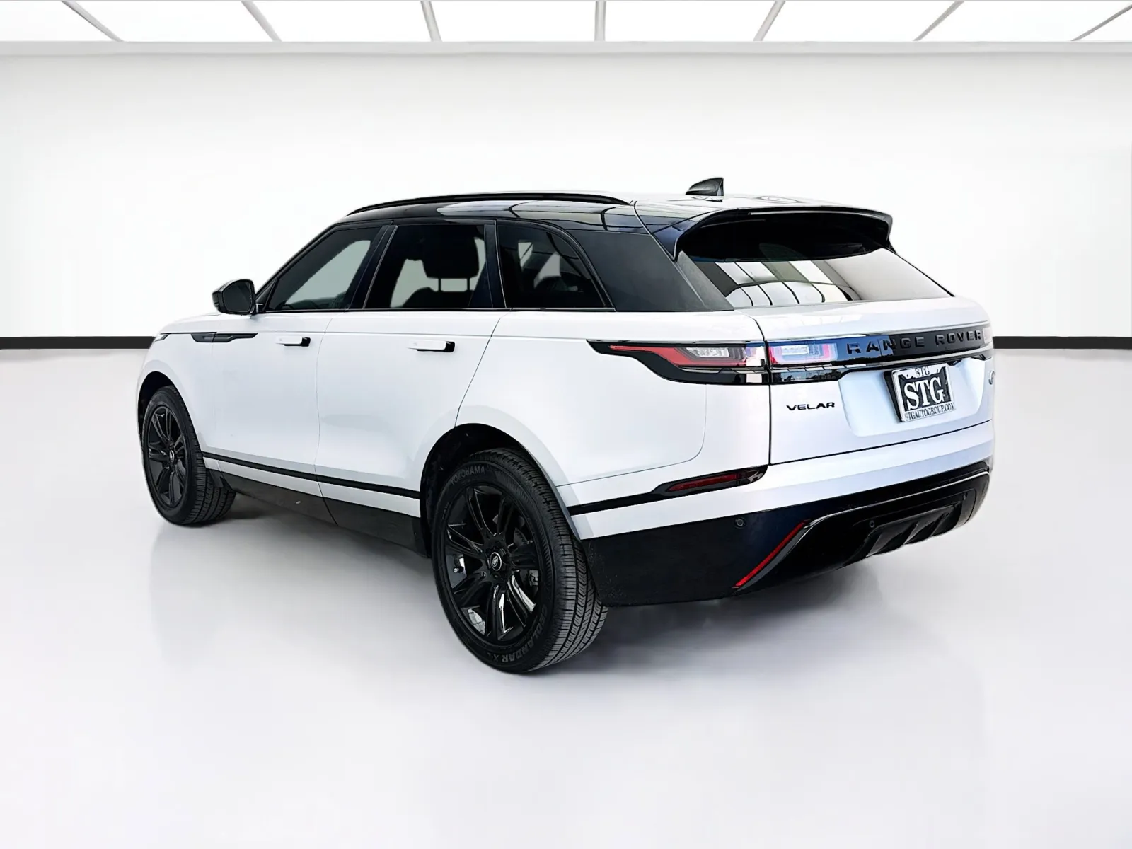 Land Rover Range Rover Velar photo 6