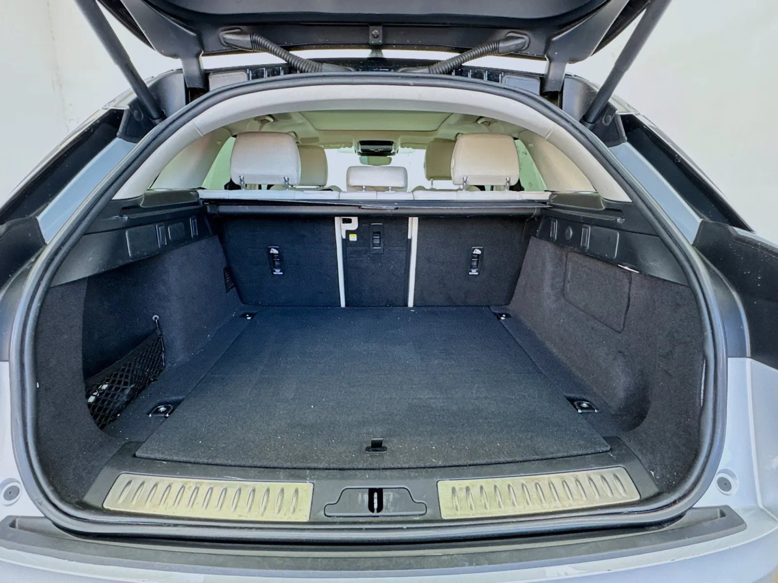 Land Rover Range Rover Velar photo 18