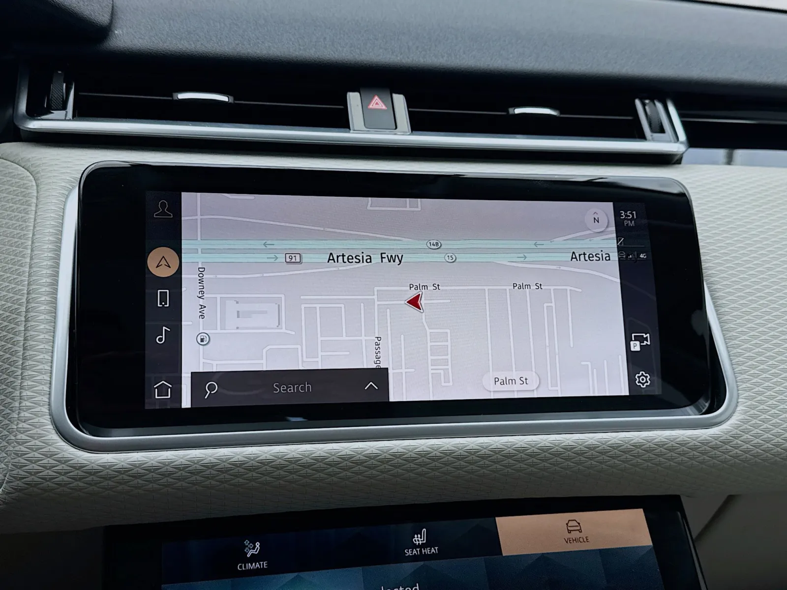 Land Rover Range Rover Velar photo 9