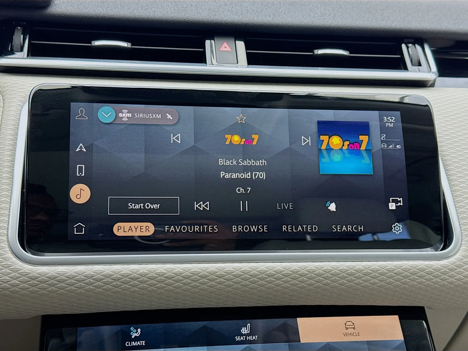 Land Rover Range Rover Velar photo 11