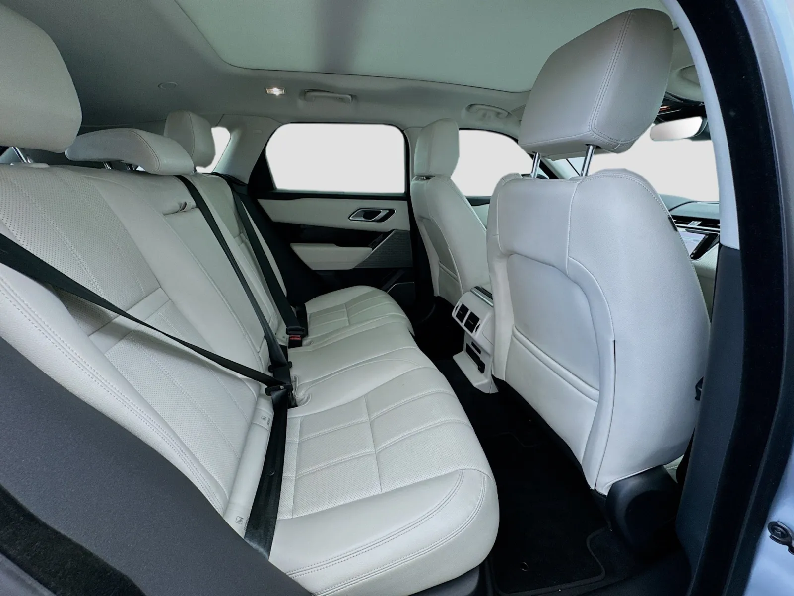 Land Rover Range Rover Velar photo 19