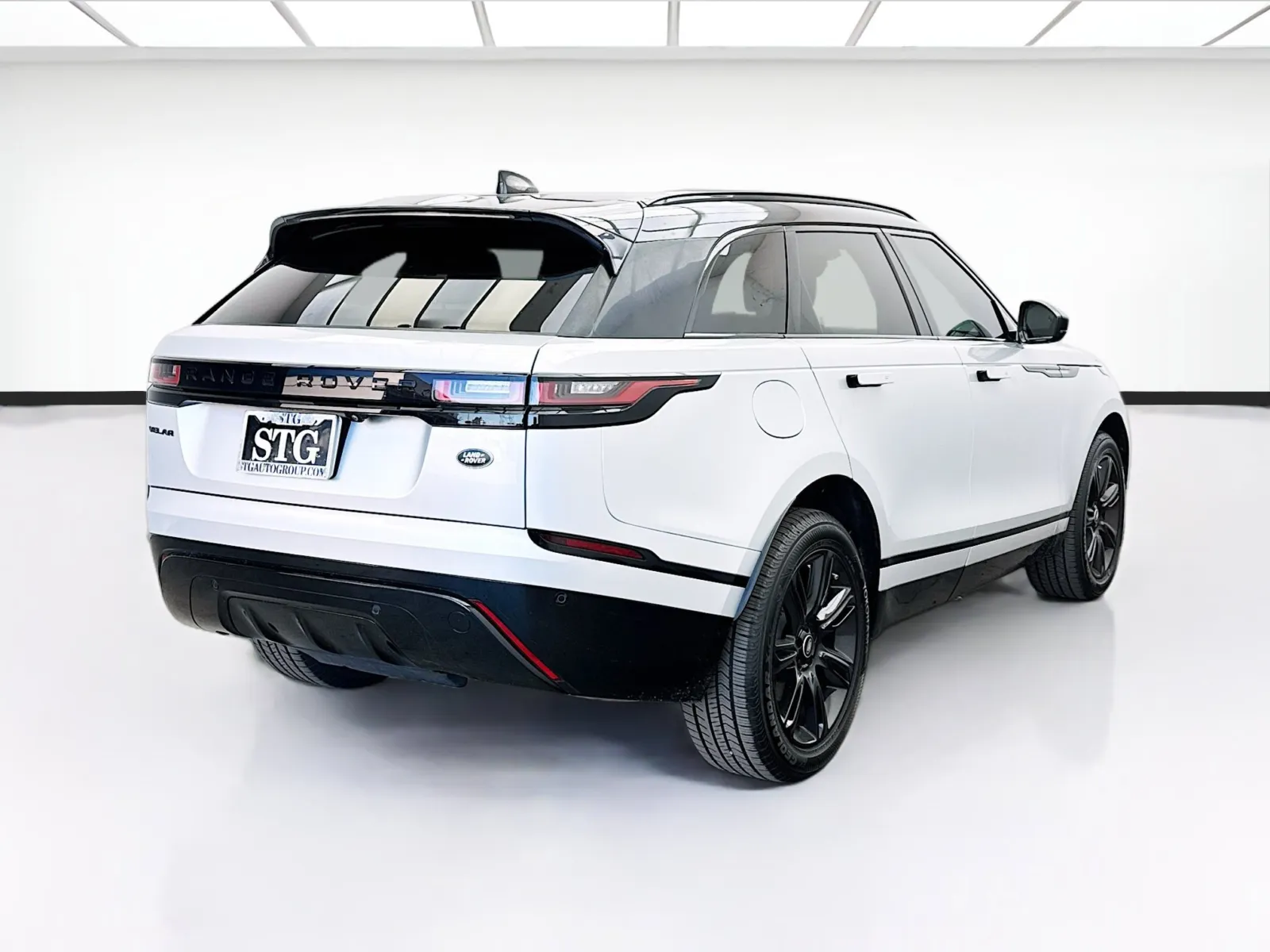 Land Rover Range Rover Velar photo 4