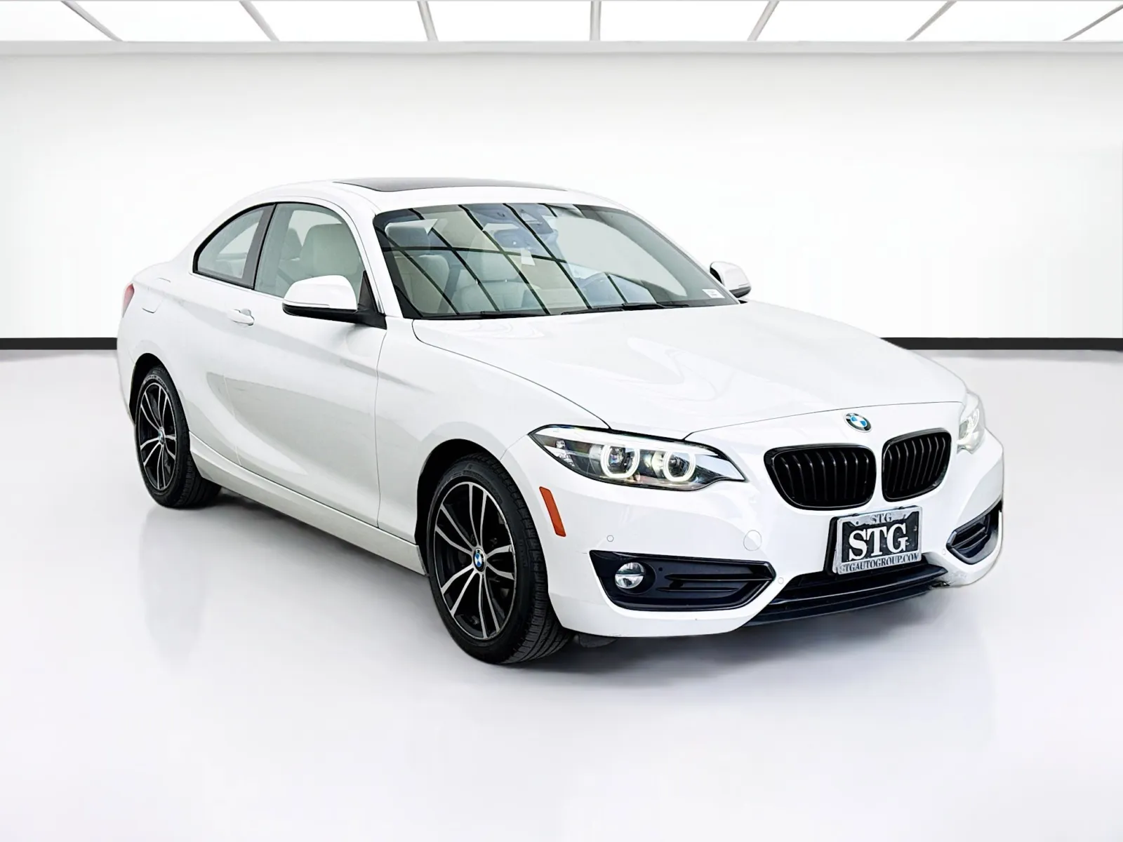 BMW 2 Series photo 3