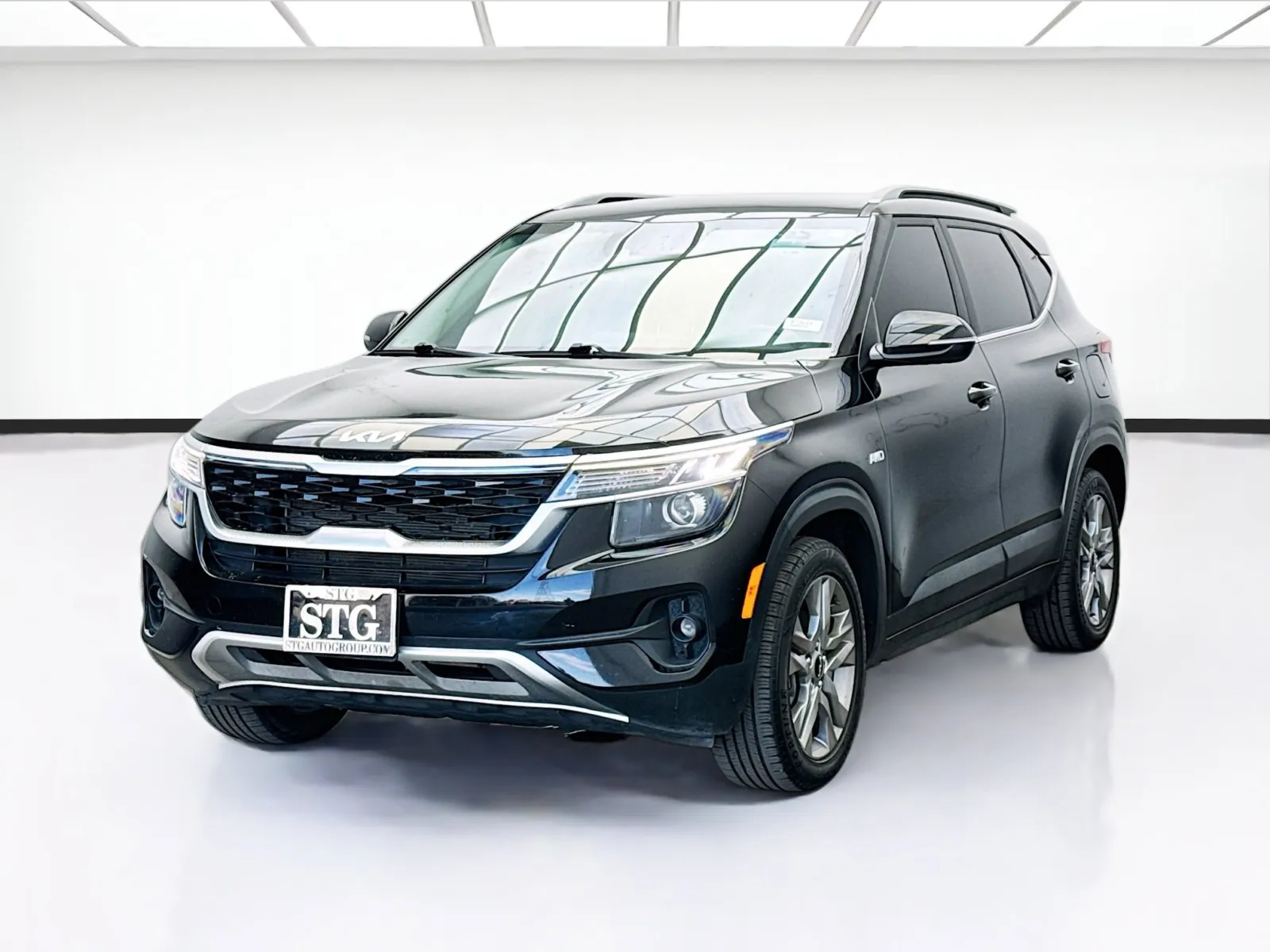 Black 2023 Kia Seltos S for sale in Bellflower, CA