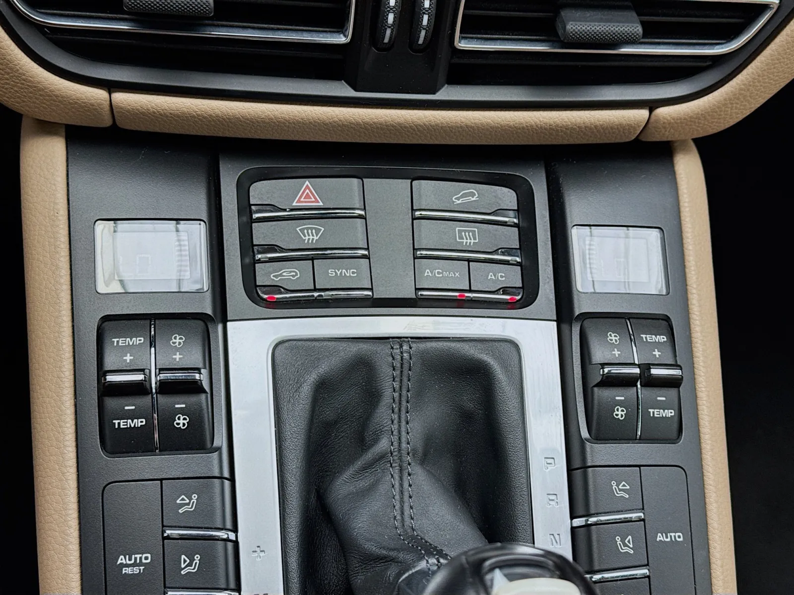 Porsche Macan photo 12