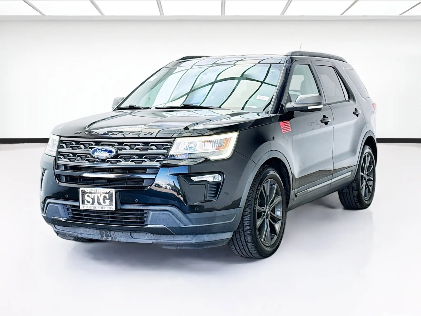 Black 2018 Ford Explorer XLT w/Equipment Group 202A for sale in Bellflower, CA