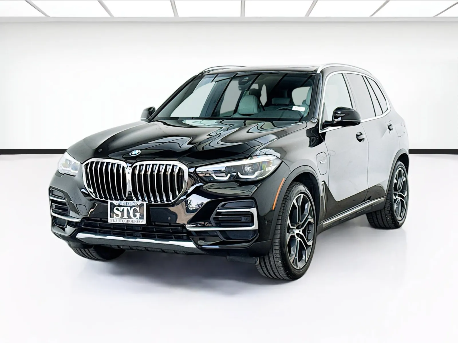 Black 2023 BMW X5 xDrive45e for sale in Bellflower, CA