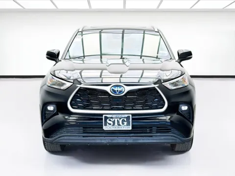 Photos of 2023 Toyota Highlander XLE for sale in Bellflower, CA at STG Bellflower