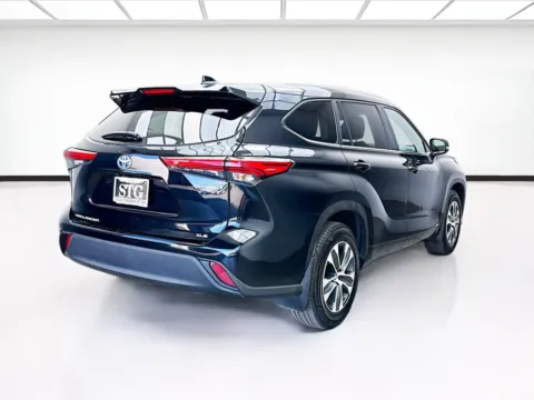More photos of 2023 Toyota Highlander XLE at STG Bellflower, CA