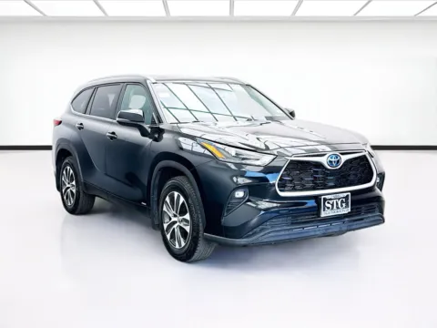 Another view of 2023 Toyota Highlander XLE for sale in Bellflower, CA at STG Bellflower