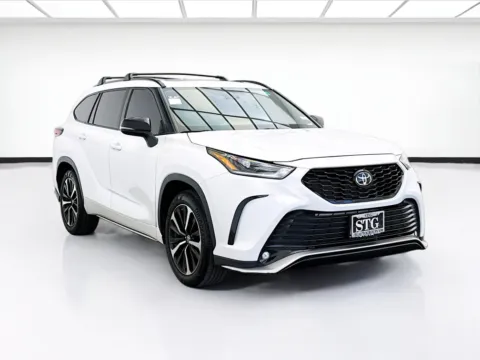Another view of 2022 Toyota Highlander XSE for sale in Bellflower, CA at STG Bellflower