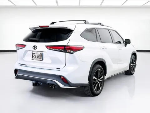 More photos of 2022 Toyota Highlander XSE at STG Bellflower, CA