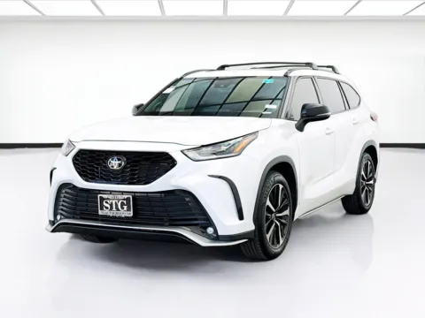 White 2022 Toyota Highlander XSE for sale in Bellflower, CA