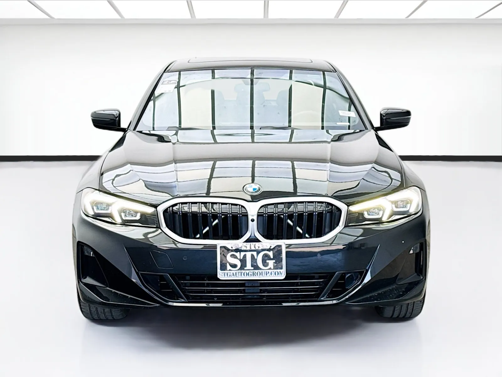 BMW 3 Series photo 2